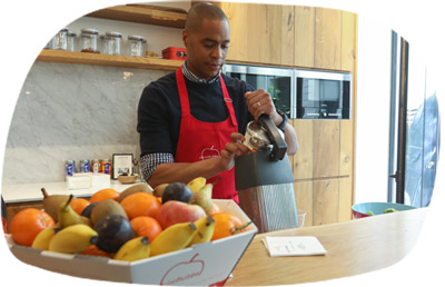 Animation avec corbeille de fruits au bureau