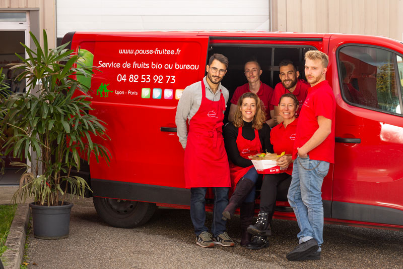 Camion Pause Fruitée et livreurs de fruits